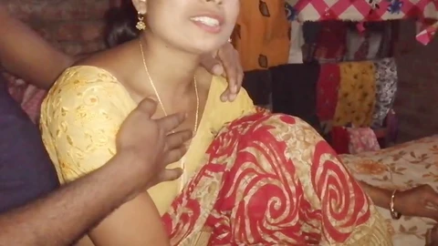 Une mère brûlante et une bhabhi vivent un plaisir desi intense tandis que la femme s'amuse avec son mari.