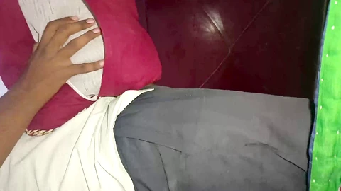 Action avec un gros sexe avec l'acteur de films pour adultes Beckett jouissant sans préservatif