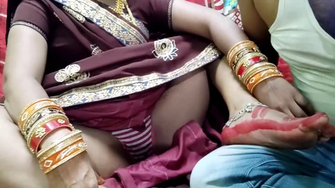 Jeune tante indienne se laisse aller avec sa belle-sœur.